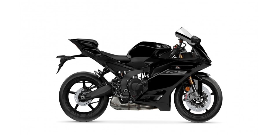 Yamaha R9 at Motoden Yamaha dealer in Central London